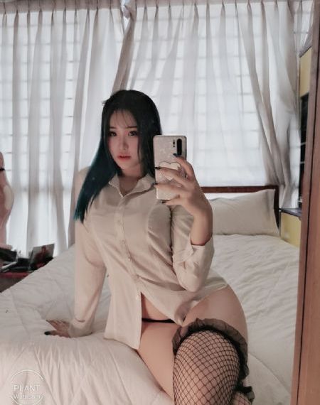 女大学生的沙龙室1