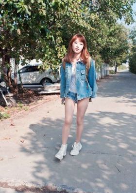趴在同学胯下的麻麻